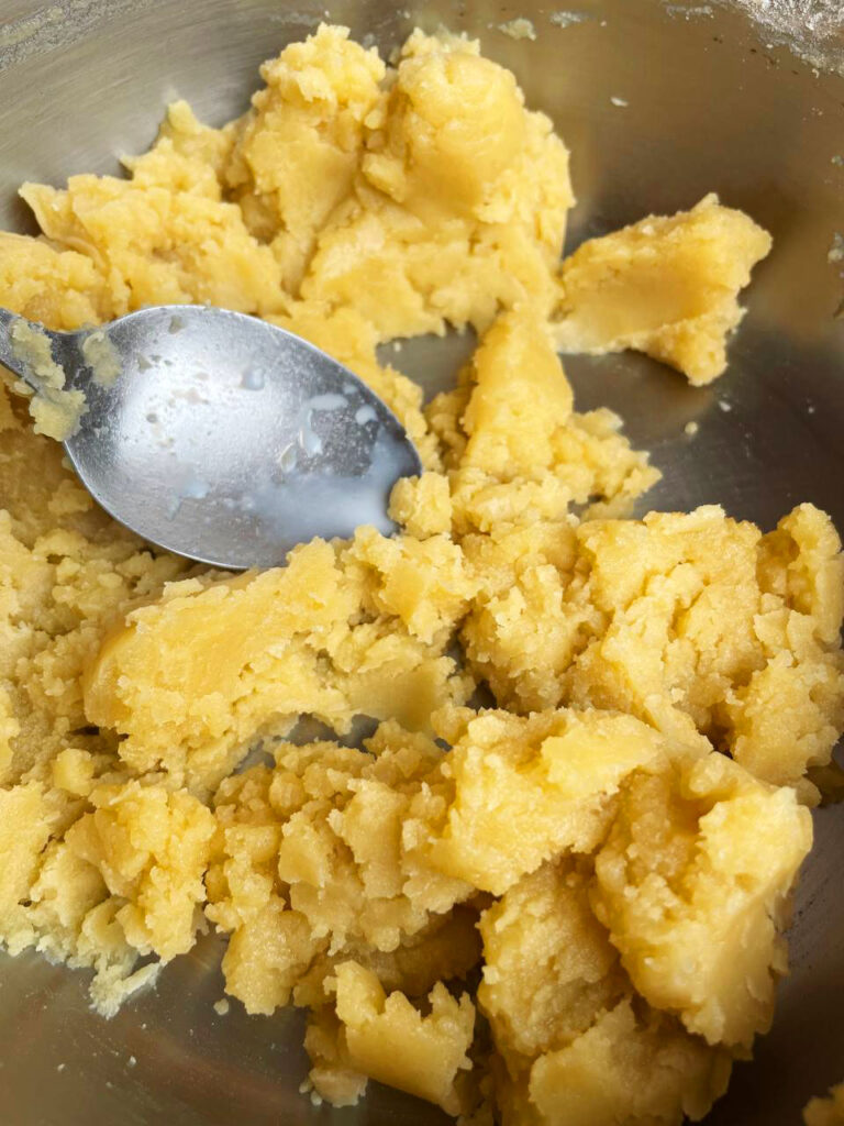 mistura homogénea de manteiga e farinha
